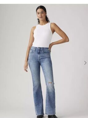 Levi’s Brand new w/tags 726 High waisted flare 28x30